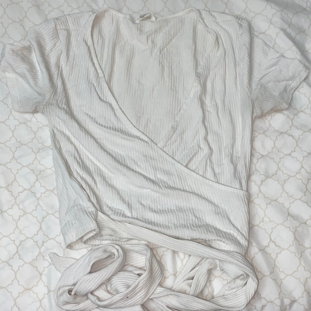 White Wrap Top w a Tie at the waist